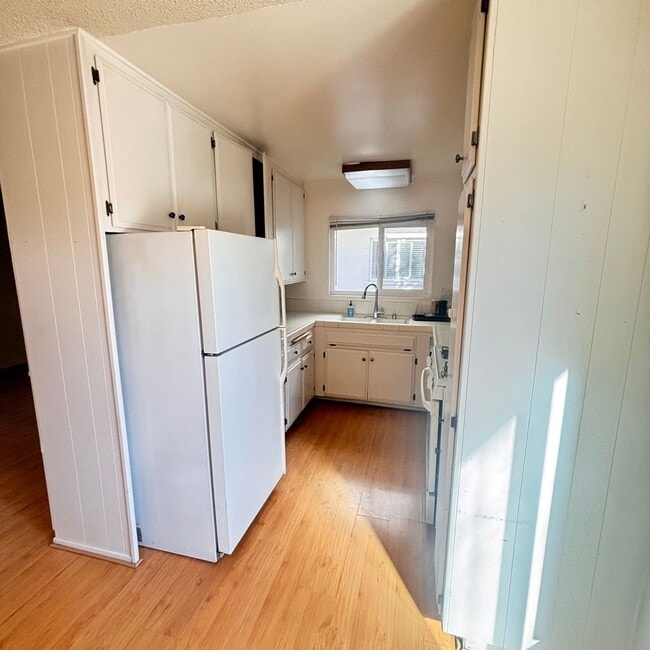 Building Photo - CHARMING PACIFIC BEACH 2BD/2BA CONDO! CLOSE TO THE BAY & OCEAN! Only $3,295/mo!