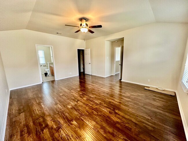 Building Photo - *Fantastic Home in Great Stone Oak Location*