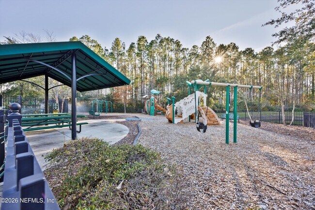 Building Photo - 353 Redwood Ln