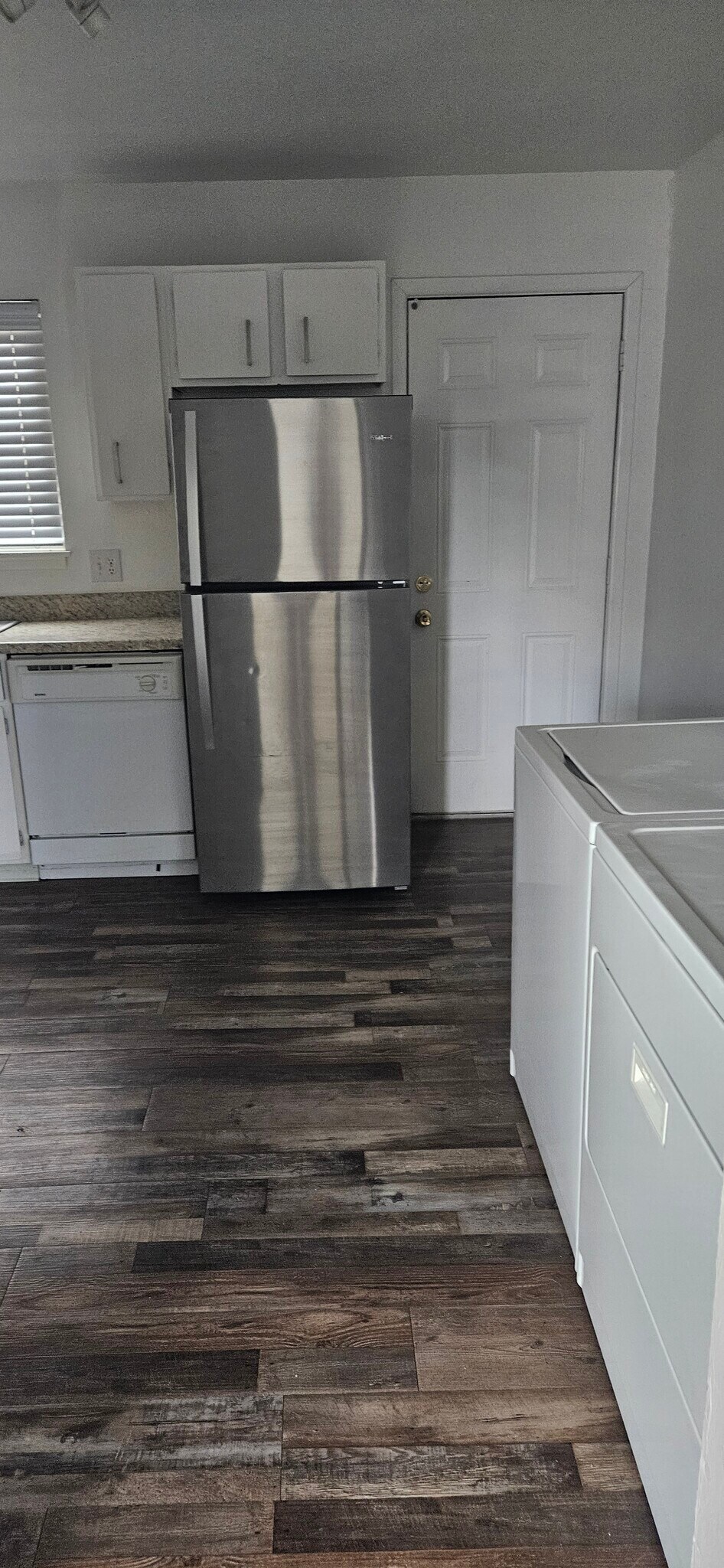 Building Photo - 2221 Cooper Ave