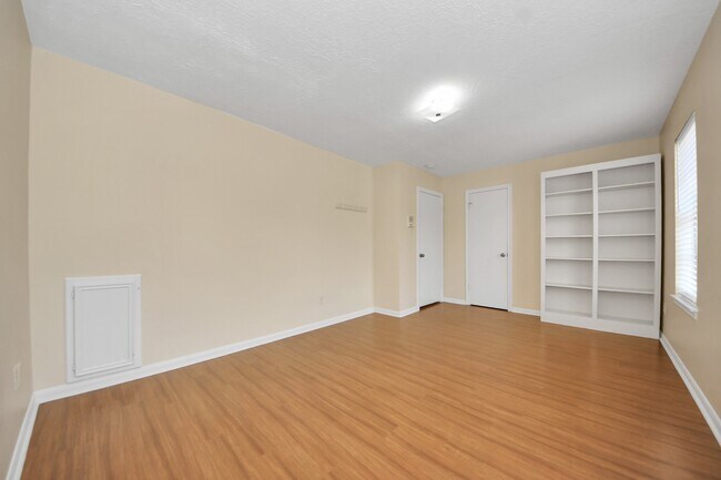 Building Photo - 11411 Briar Forest Dr