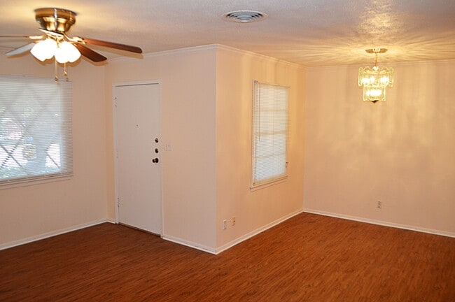 Building Photo - Charming Home In Waverly Park Addition