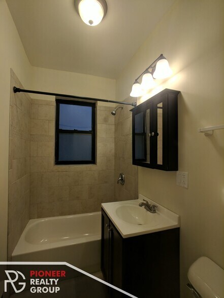 Building Photo - 3721 N Pine Grove Ave