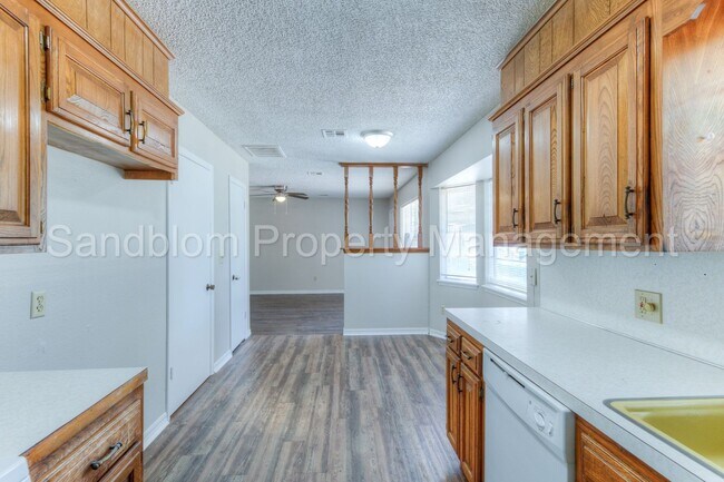 Building Photo - For Lease | Sand Springs | Available Now!