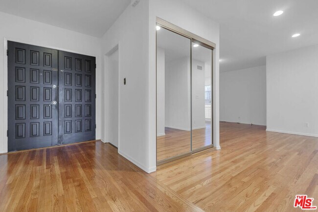 Building Photo - 152 S Kilkea Dr