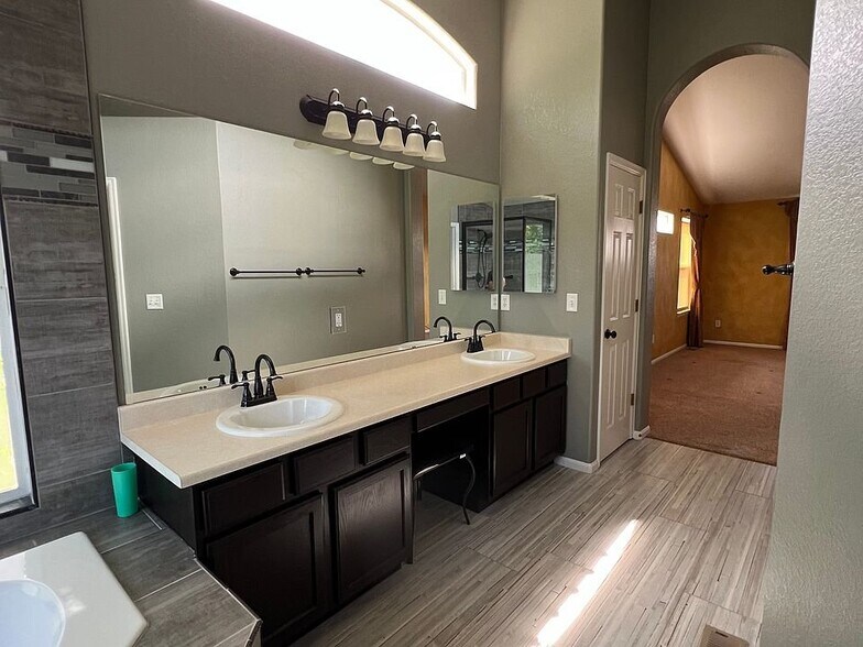 Building Photo - 5022 S Malaya Way