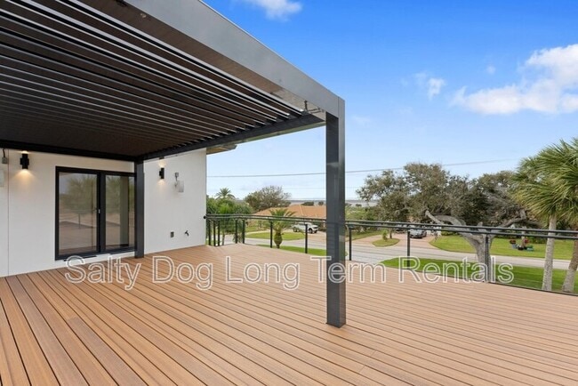 Building Photo - 3001 John Anderson Dr