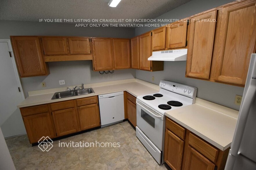Building Photo - 3846 English Colony Dr S