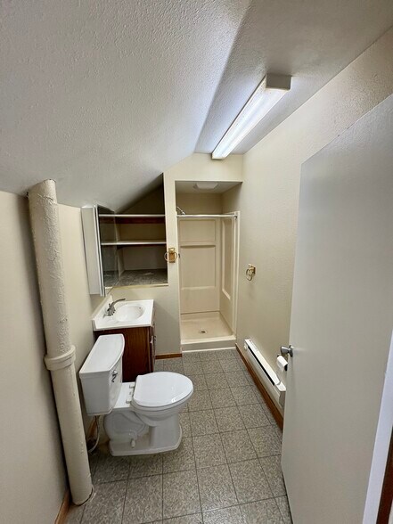 Building Photo - 941 Main St