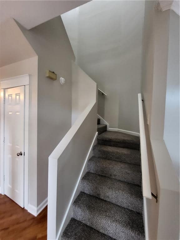 Building Photo - 320 Harden St SE