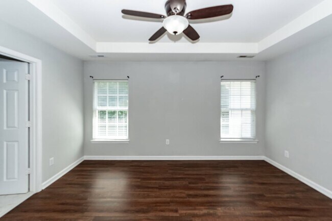 Building Photo - 5150 Trump St
