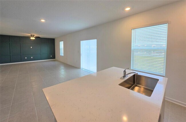 Building Photo - 5126 Magnolia Palm Dr