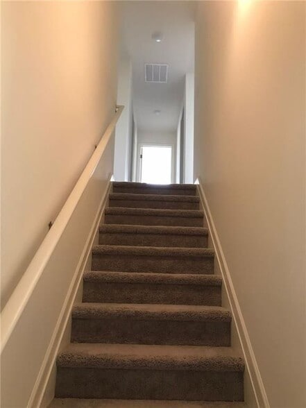 Building Photo - 166 Verona Dr NW