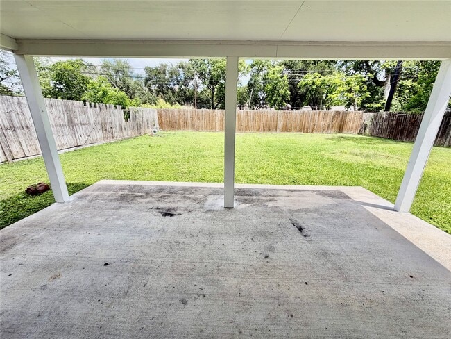 Building Photo - 5838 Ludington Dr