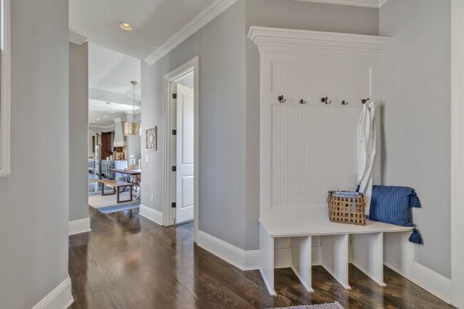 Building Photo - 1127 Glendale Ln