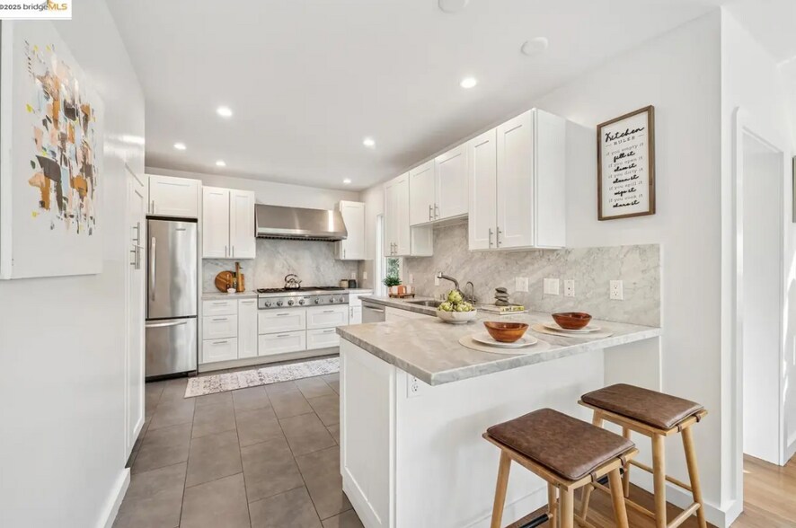 Building Photo - 2419 Webster St