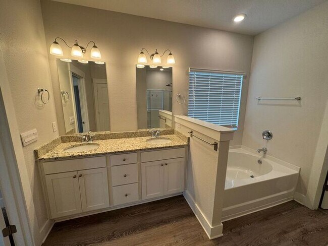 Building Photo - Gulf Breeze - Sailfish Pointe - 4 bedroom, 3 bathroom w/ 3 car garage