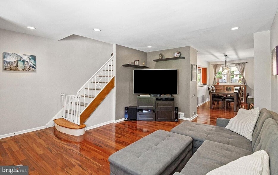 Building Photo - 585 Monastery Ave
