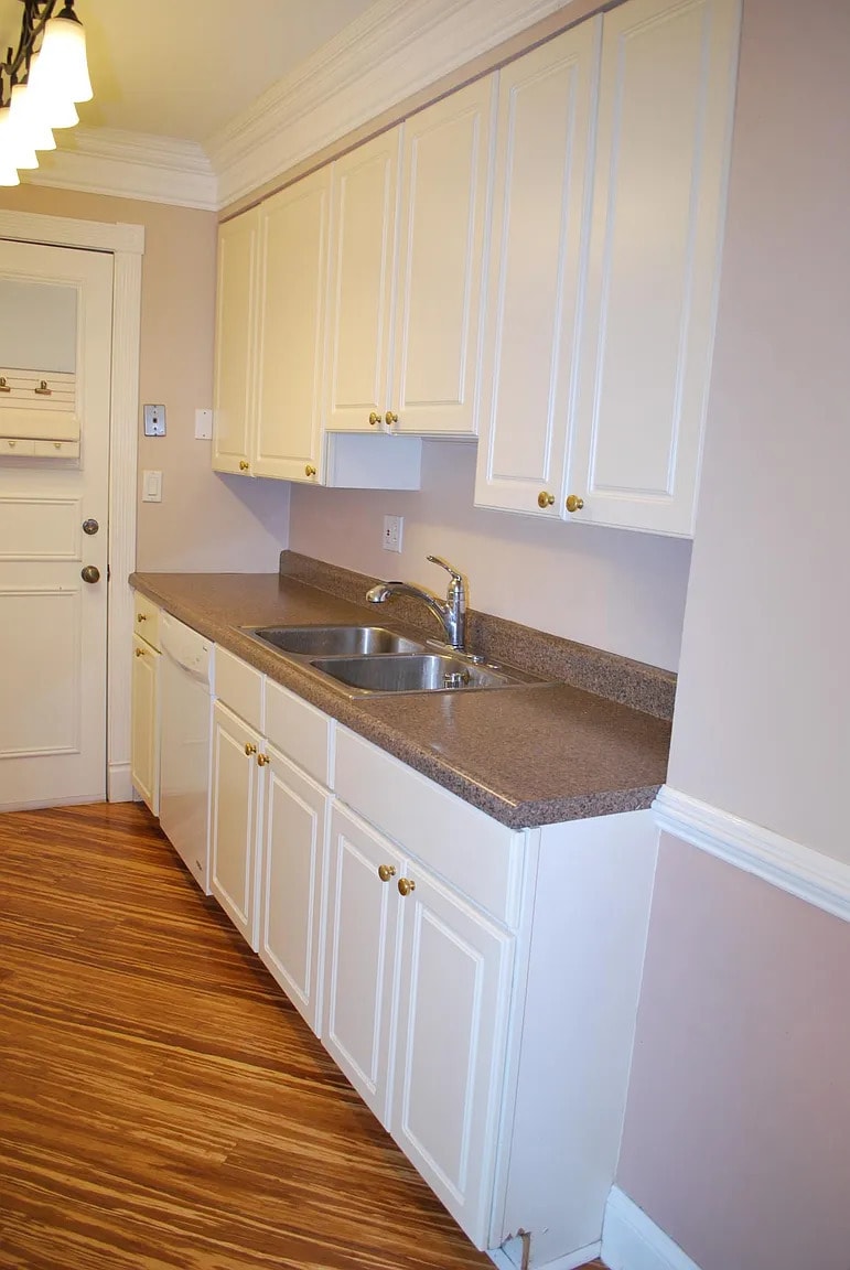 kitchen - 5520 Belmont Rd