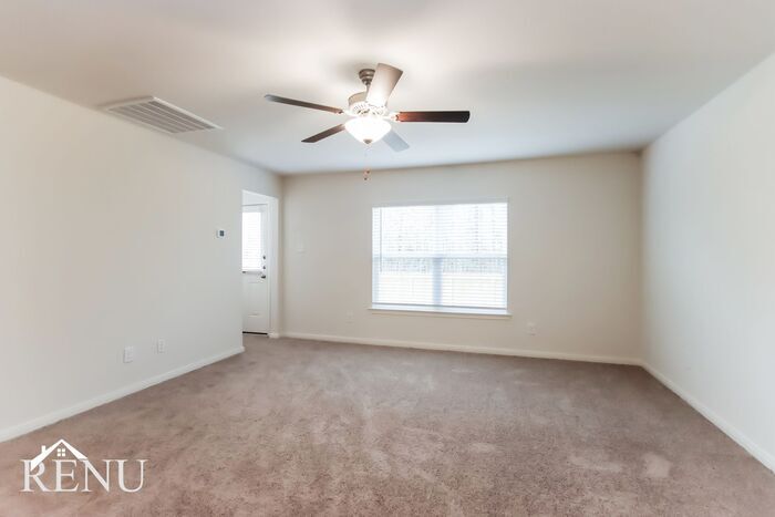 Building Photo - 10474 Sweetwater Creek Dr