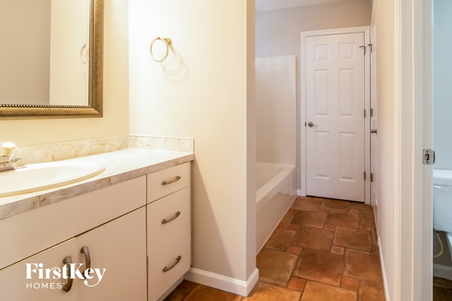 Building Photo - 7873 Sabalridge Dr