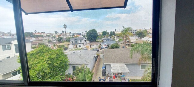 Building Photo - 3/4 mile to beach 3BR in Redondo Beach