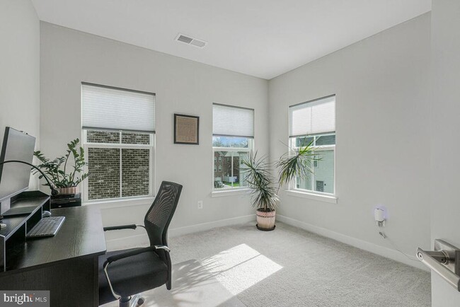 Building Photo - 3760 Charterhouse Alley