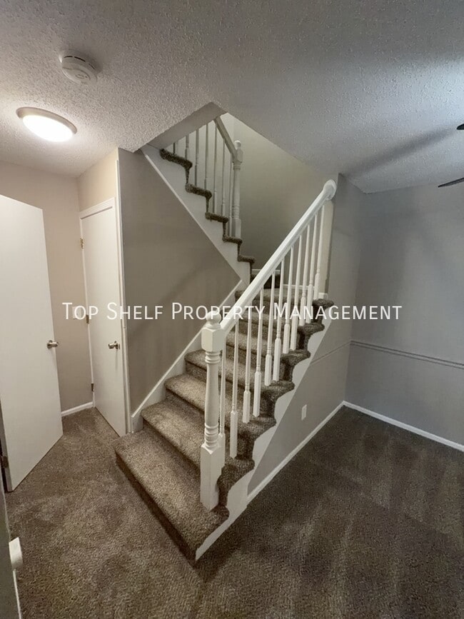 Building Photo - 1122 SE Mill Pond Ct