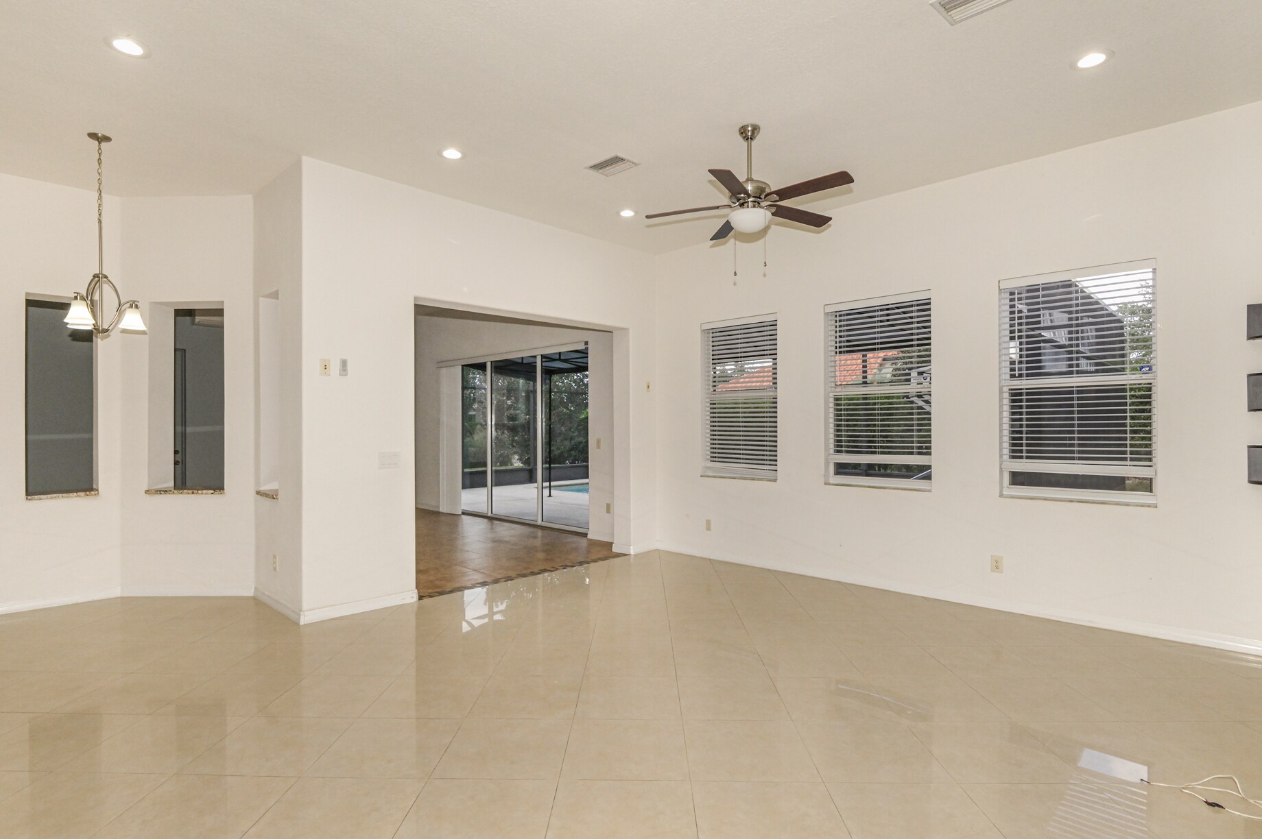 Family Room - 1896 N Ravenwood Pt