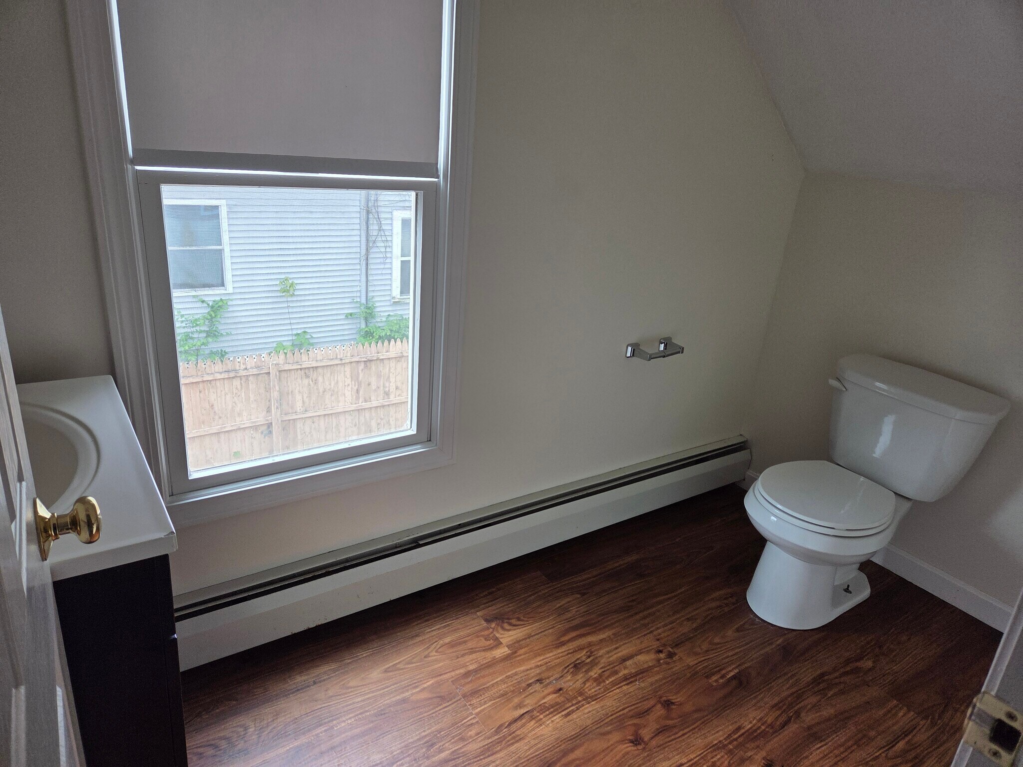 1/2 bath - 27 Lafayette St