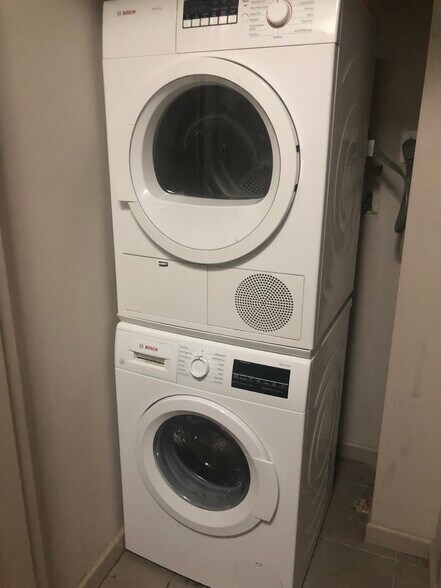 Building Photo - 529 54th St