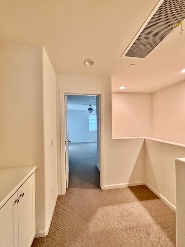 Building Photo - Welcome home to this beautiful Murrieta Town Home!