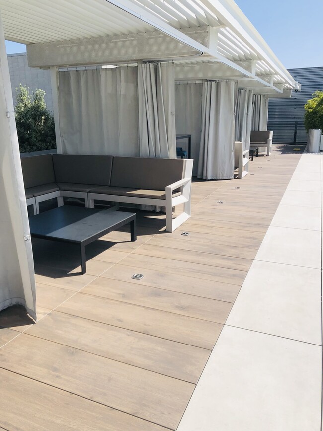 Rooftop lounge - 510 S Hewitt St