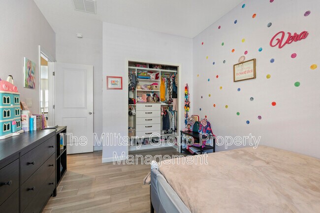 Building Photo - 383 St Vincent Dr