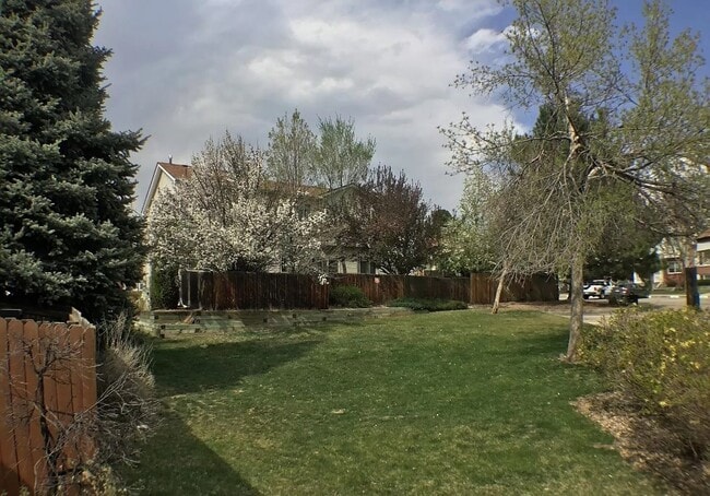 Building Photo - Beautiful townhome is Crown Point II!