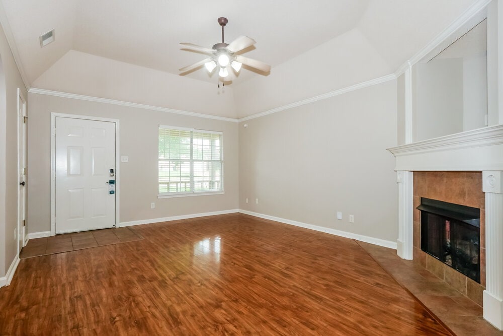 Building Photo - 1596 Far Dr
