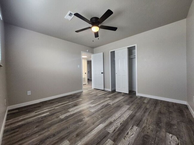 Building Photo - Remodeled 2-Bedroom | 1-Bathroom Upper-Lev...