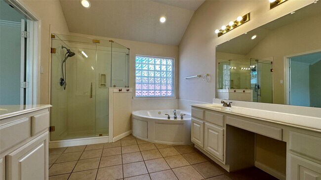 Building Photo - 12015 Concho Bay Ct