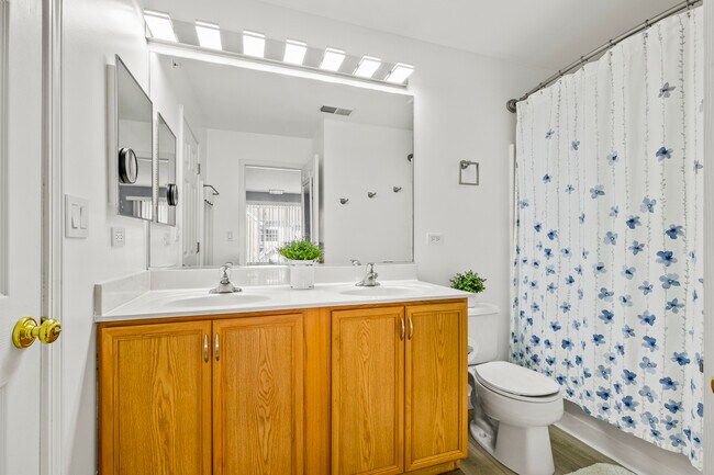 Building Photo - 738 Hanbury Dr