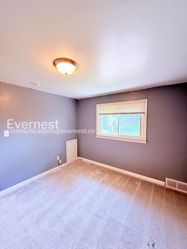 Building Photo - 15380 Meyers Rd