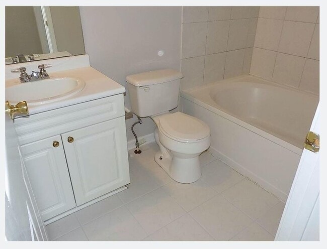 Building Photo - Spacious Condo with Expansive Pond Views