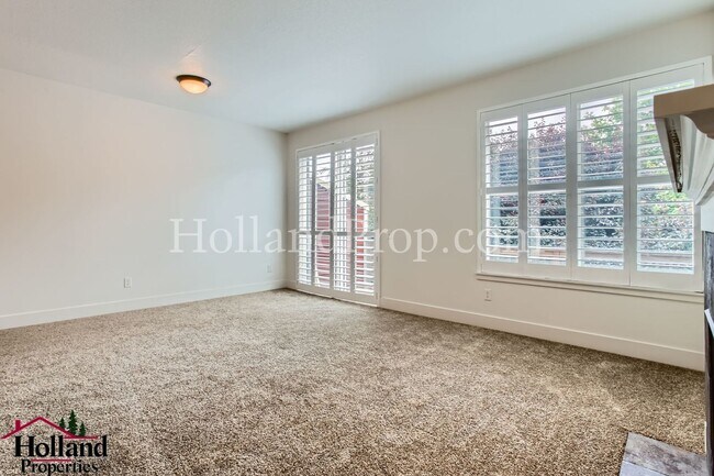 Building Photo - ** BEST PRICE ** - Wonderful 3 Bed 3 Bath ...