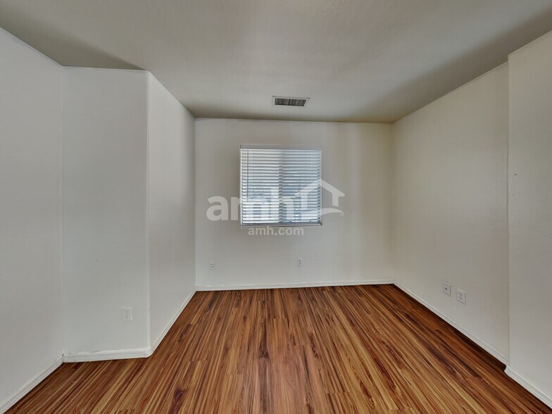 Building Photo - 10781 W Del Rio Ln