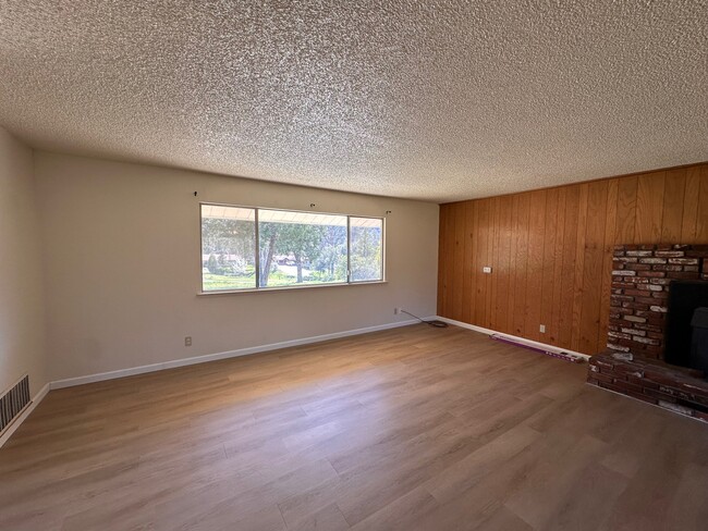 Building Photo - 45559 N Oakview Dr