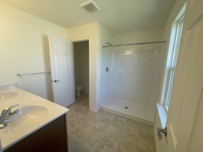 Building Photo - 269 Thompson Ave