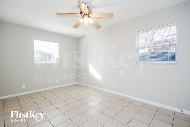 Building Photo - 3217 Deerfield Dr