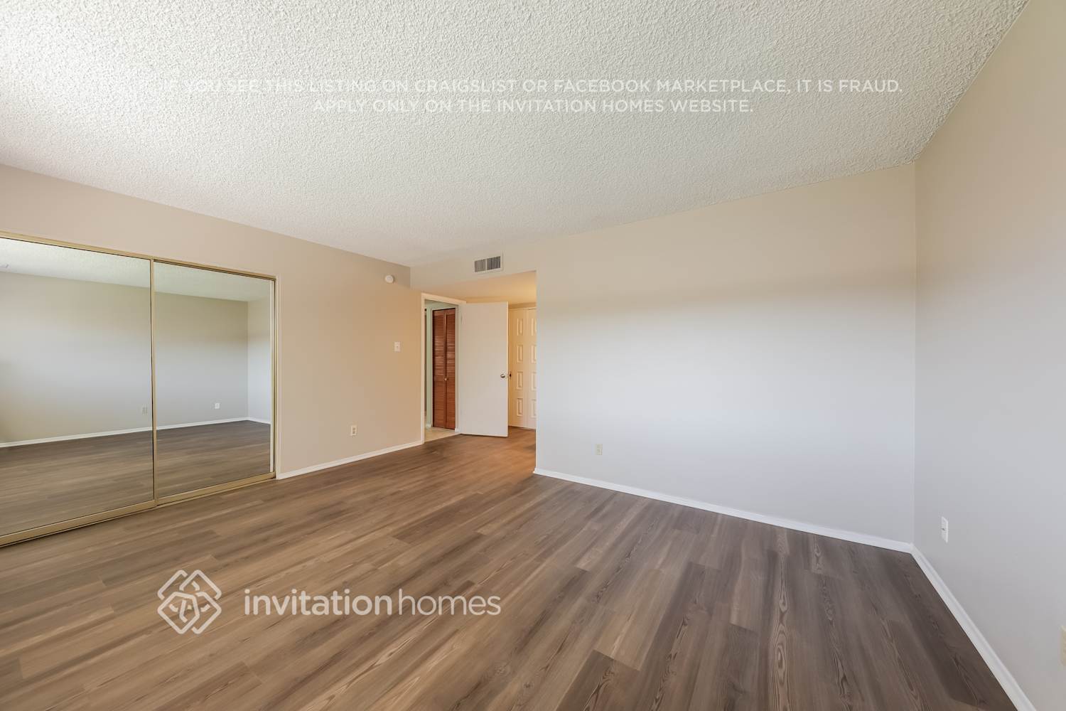 Building Photo - 5043 W Frier Dr