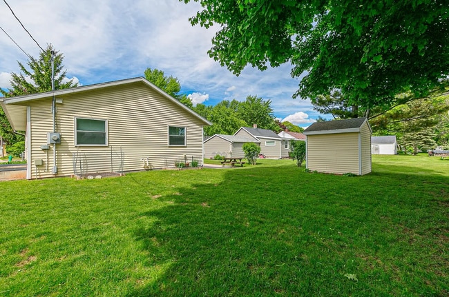 Building Photo - 1139 W Hawes Ave
