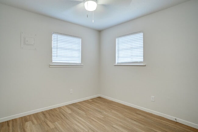 Building Photo - Newly Remodeled Properties in Levelland!!