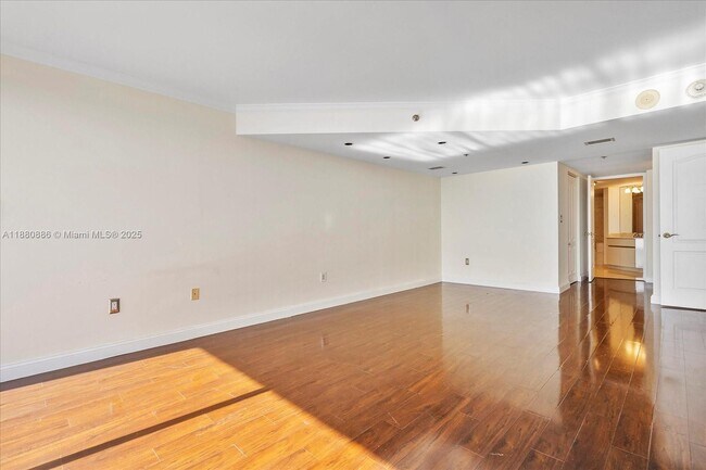 Building Photo - 5757 Collins Ave